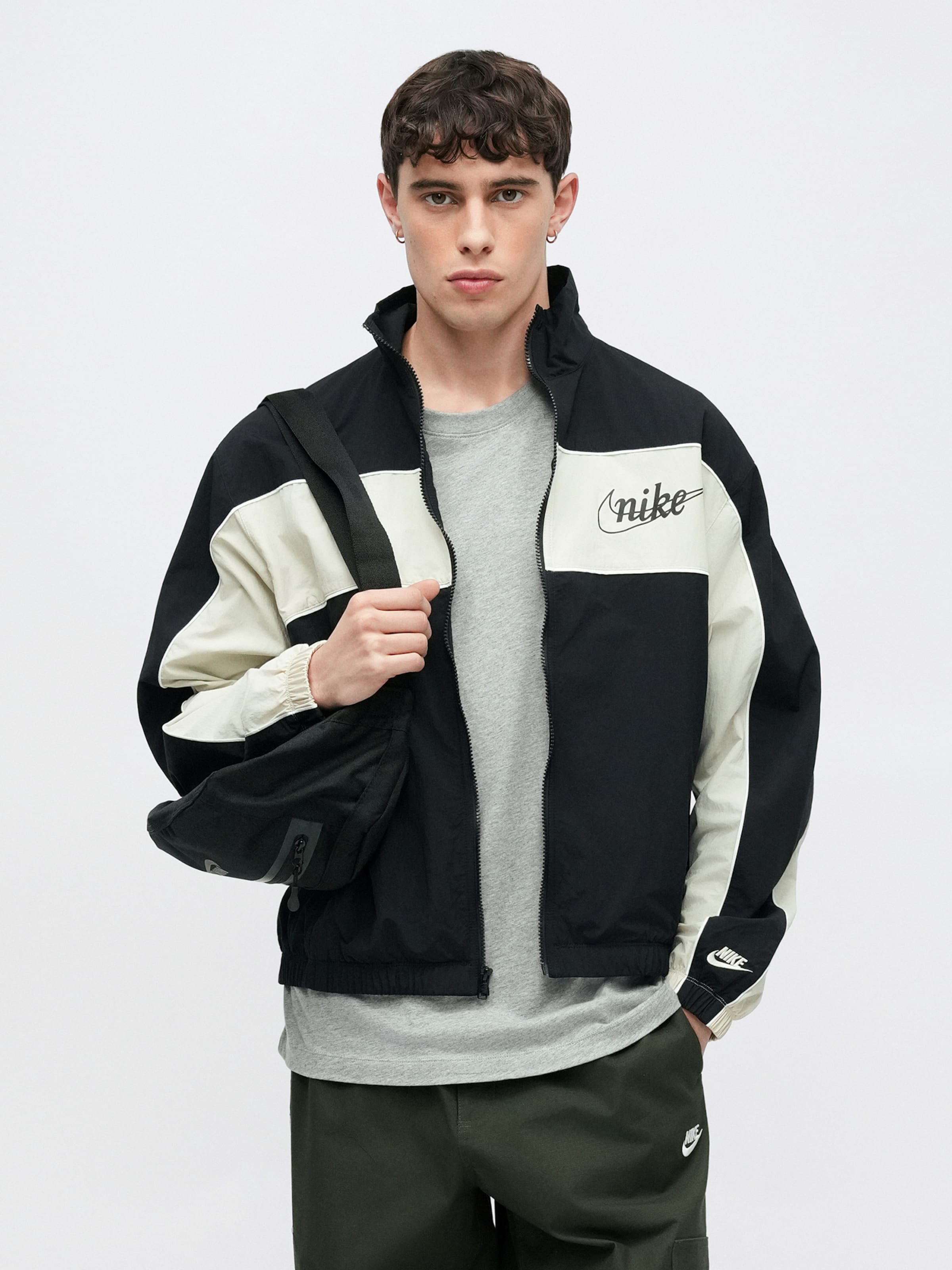 Nike Sportswear Куртка межсезонная 'CLUB' в черном цвете — фото 2