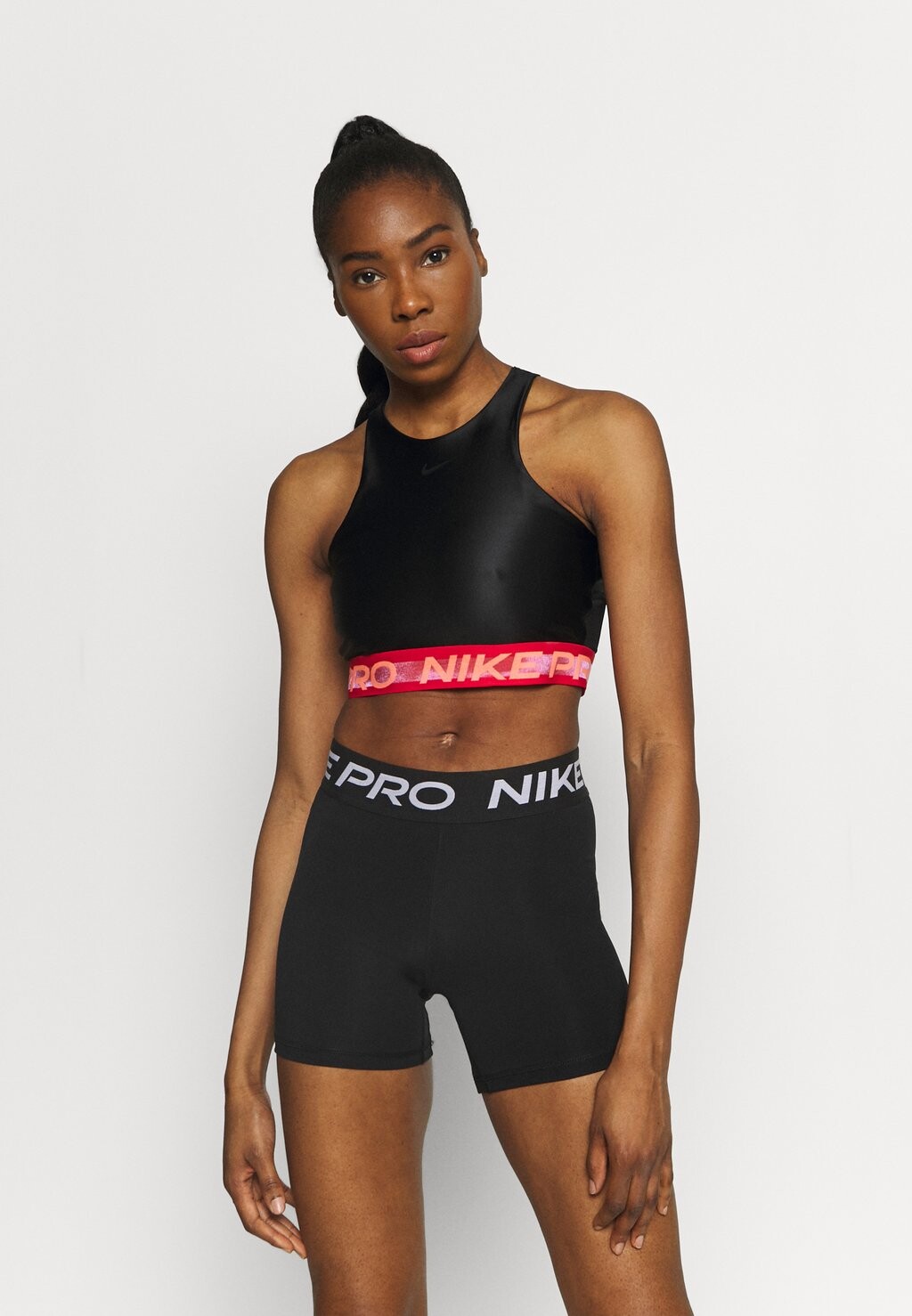 

Шорты женские Nike с надписью на поясе, черный