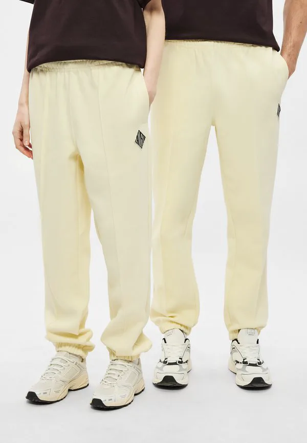 Спортивные штаны унисекс Lacoste, Poudre — фото 3