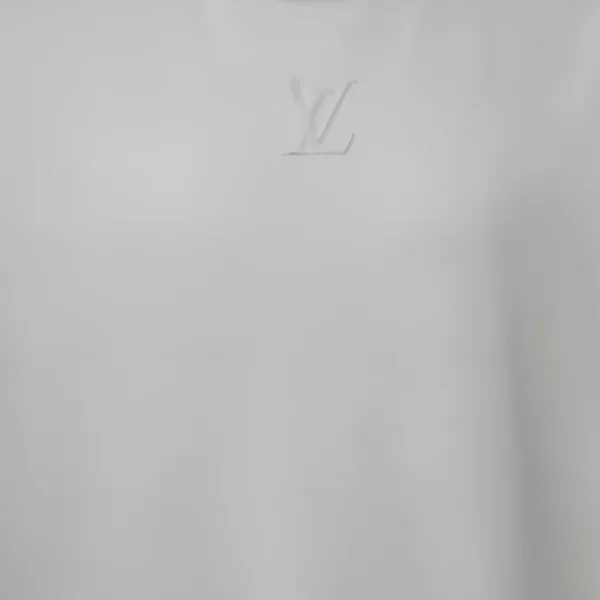 LOUIS VUITTON Футболка мужская серая с круглым вырезом Moderate Straight Fit — фото 3