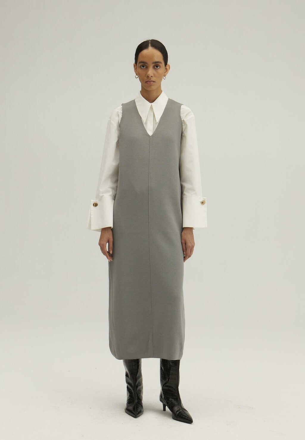 

Трикотажное платье Gilet Touché Privé, цвет grey