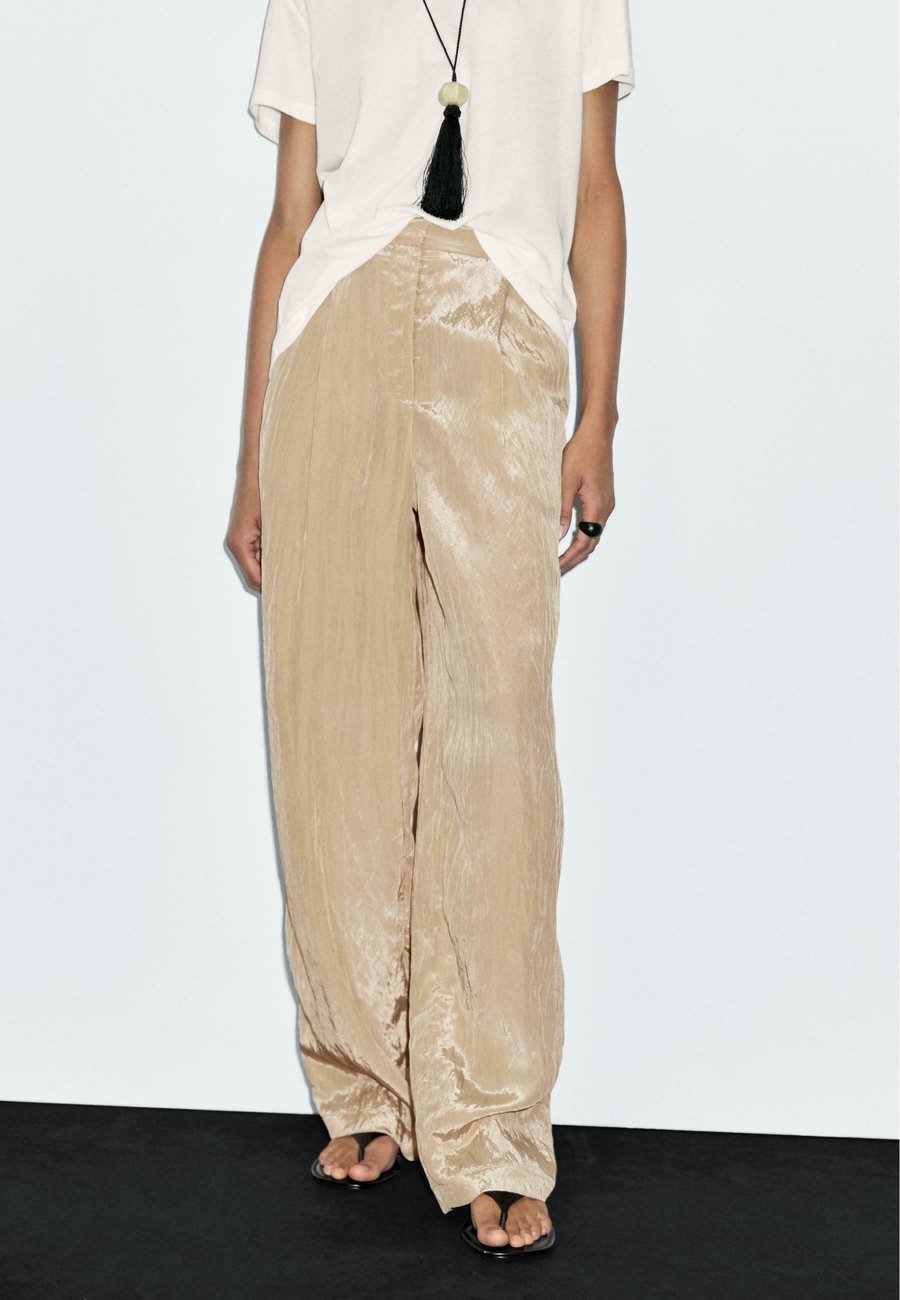 

Брюки Massimo Dutti TEXTURED WITH SATIN FINISH, Gold/Gold-Coloured