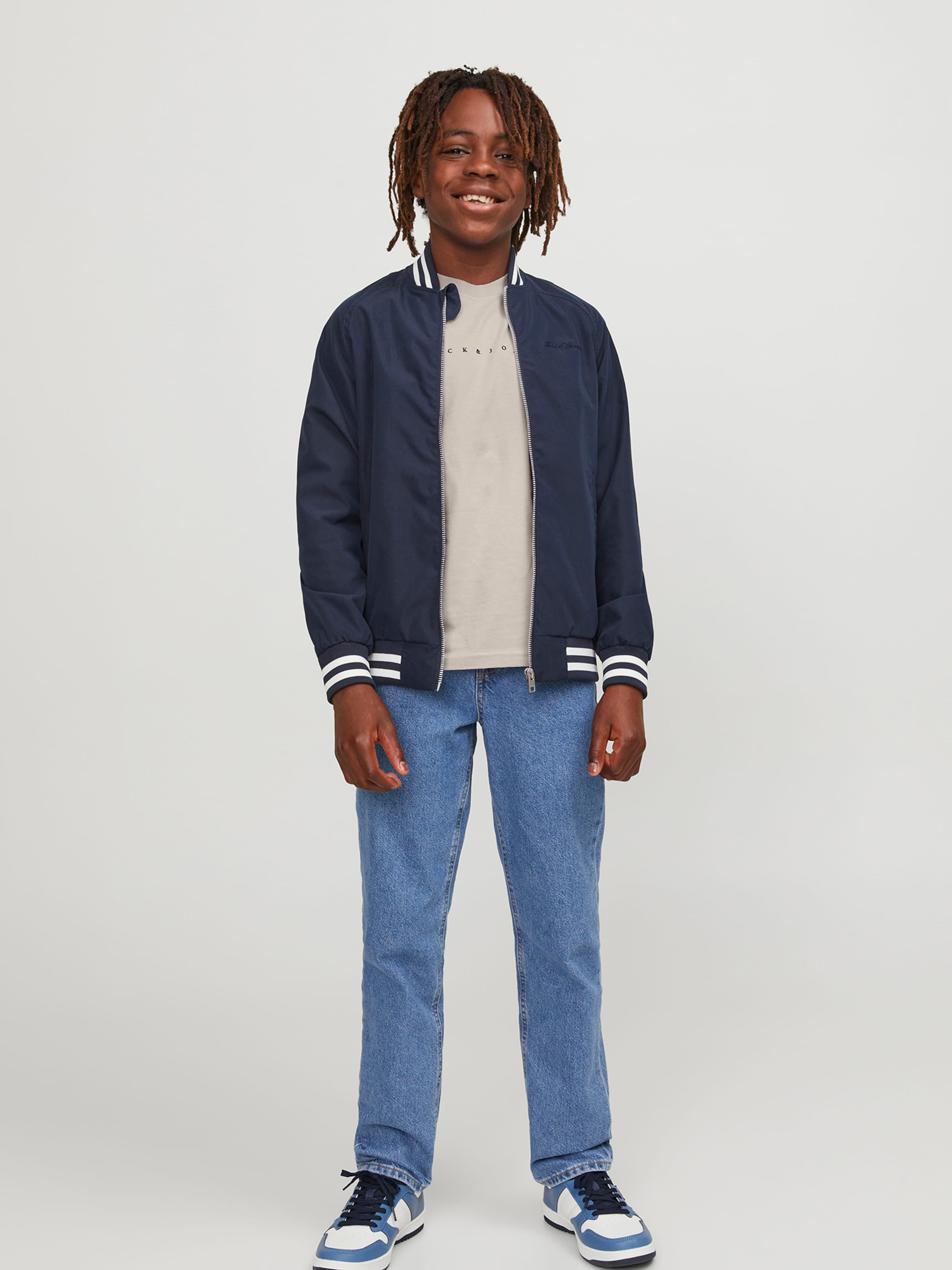 Jack & Jones Junior Футболка 'JJESTAR' в цвете Kitt — фото 2