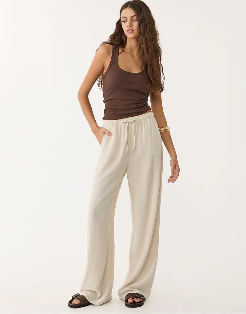 

Брюки Stradivarius Petite из струящейся льняной смеси в цвете «камень»