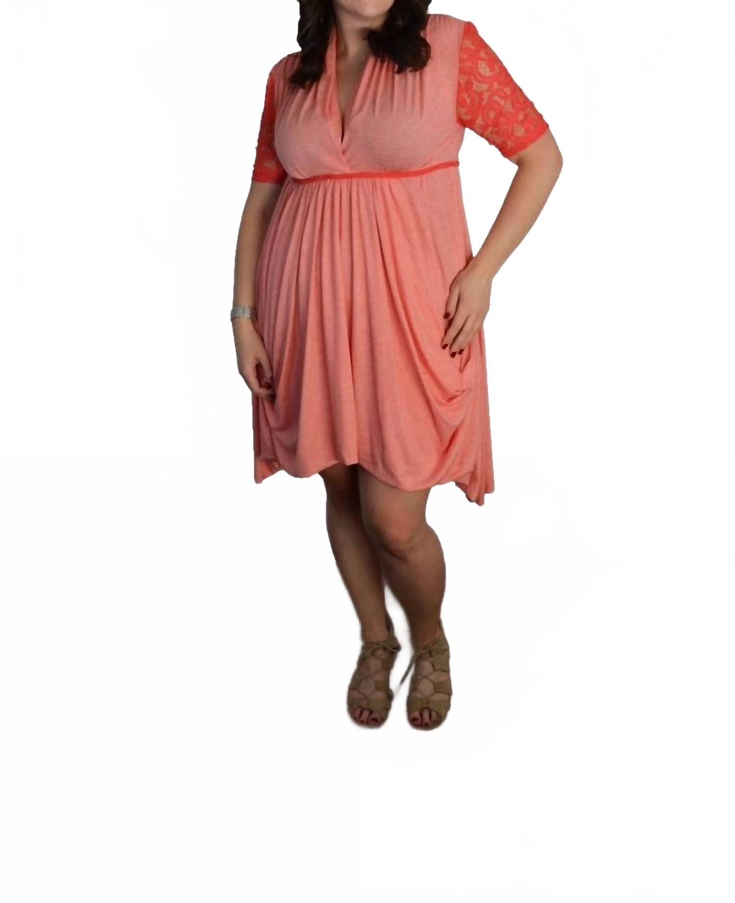 

Розовое платье с кружевными рукавами и карманами Tough Luv