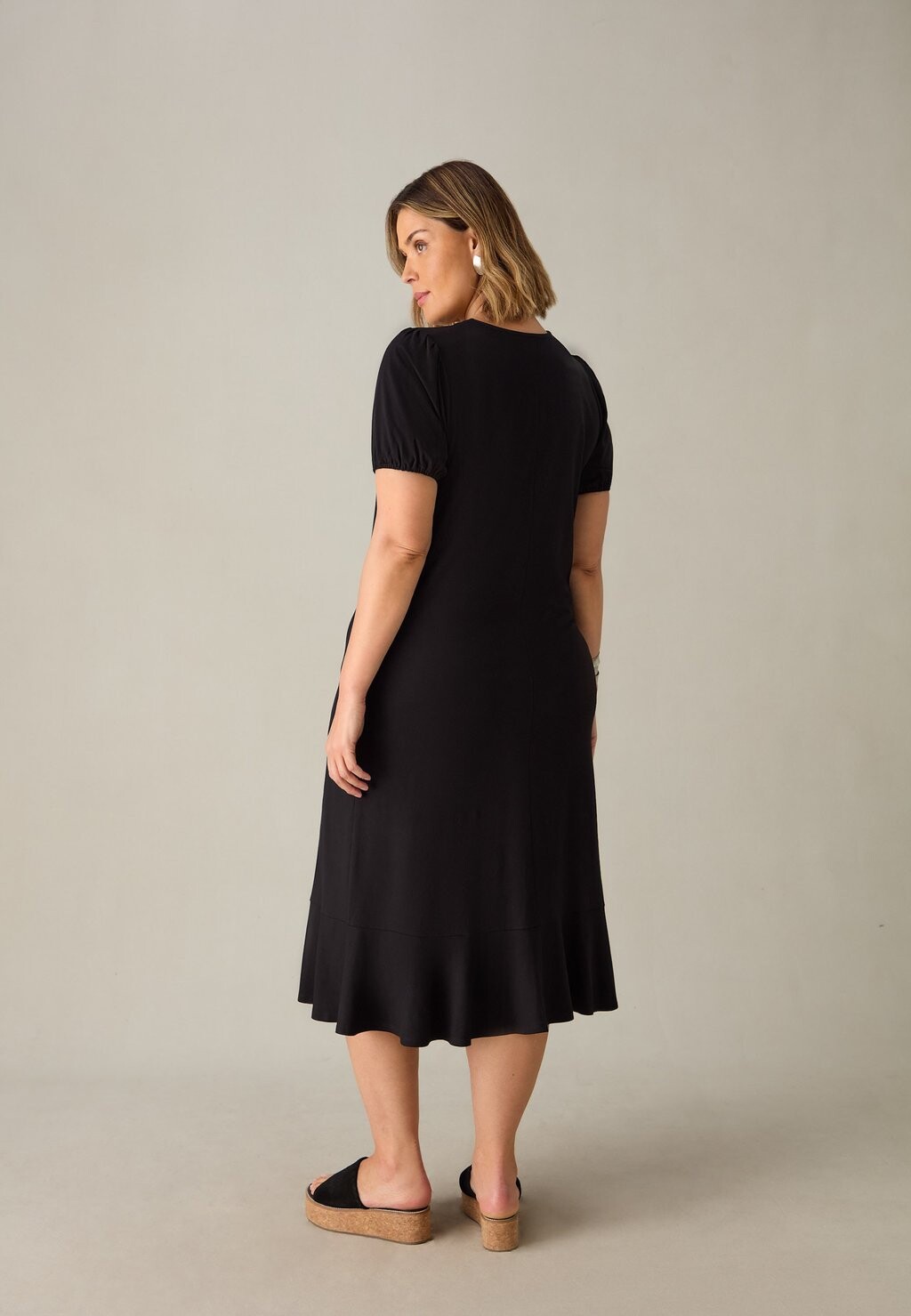 

Платье из джерси V-NECK FLUTE HEM MIDI Live Unlimited London, черный