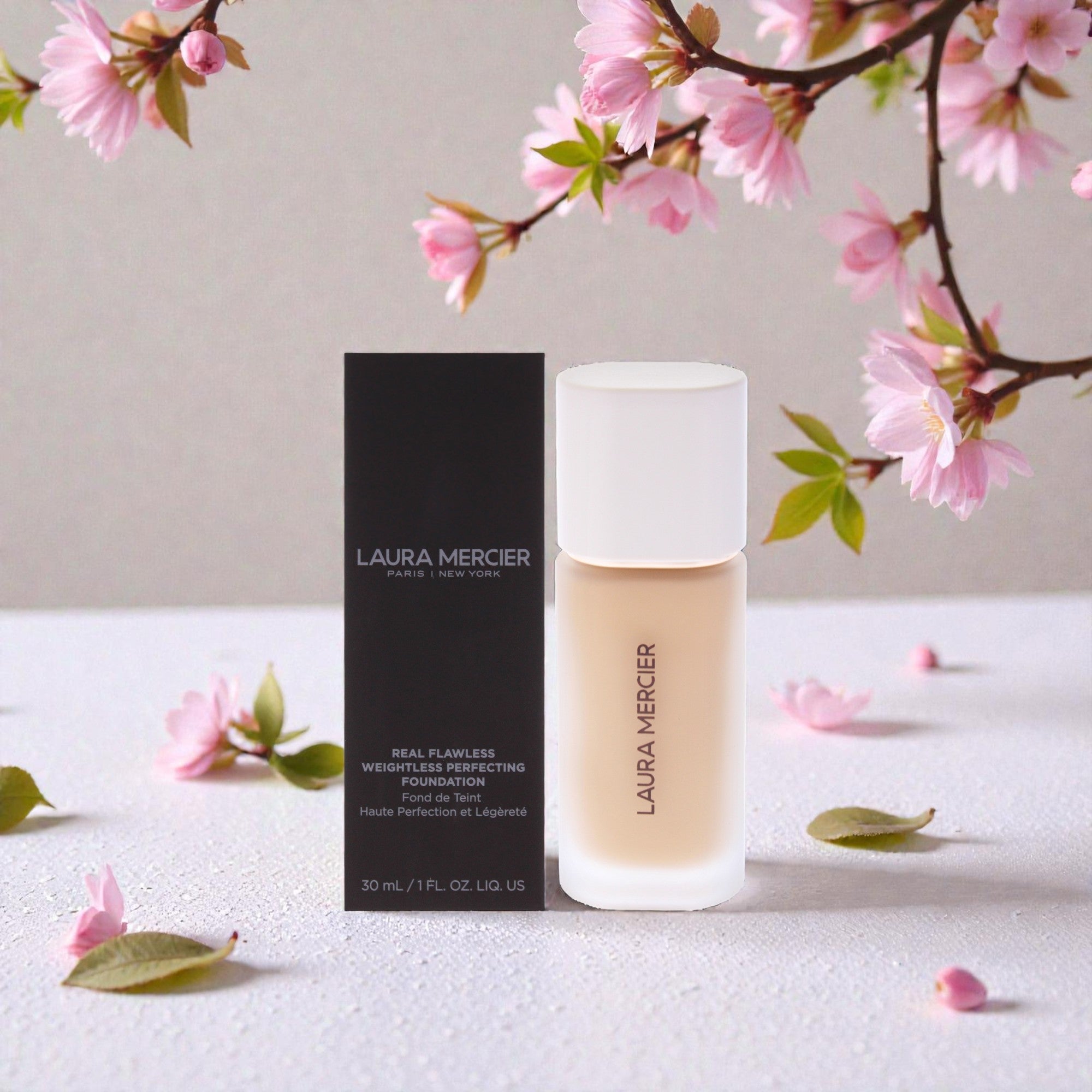 Невесомая тональная основа Real Flawless Weightless Perfecting Foundation - 2C1 Ercu от Laura Mercier для женщин - 1 унция (30 мл), прозрачный — фото 2