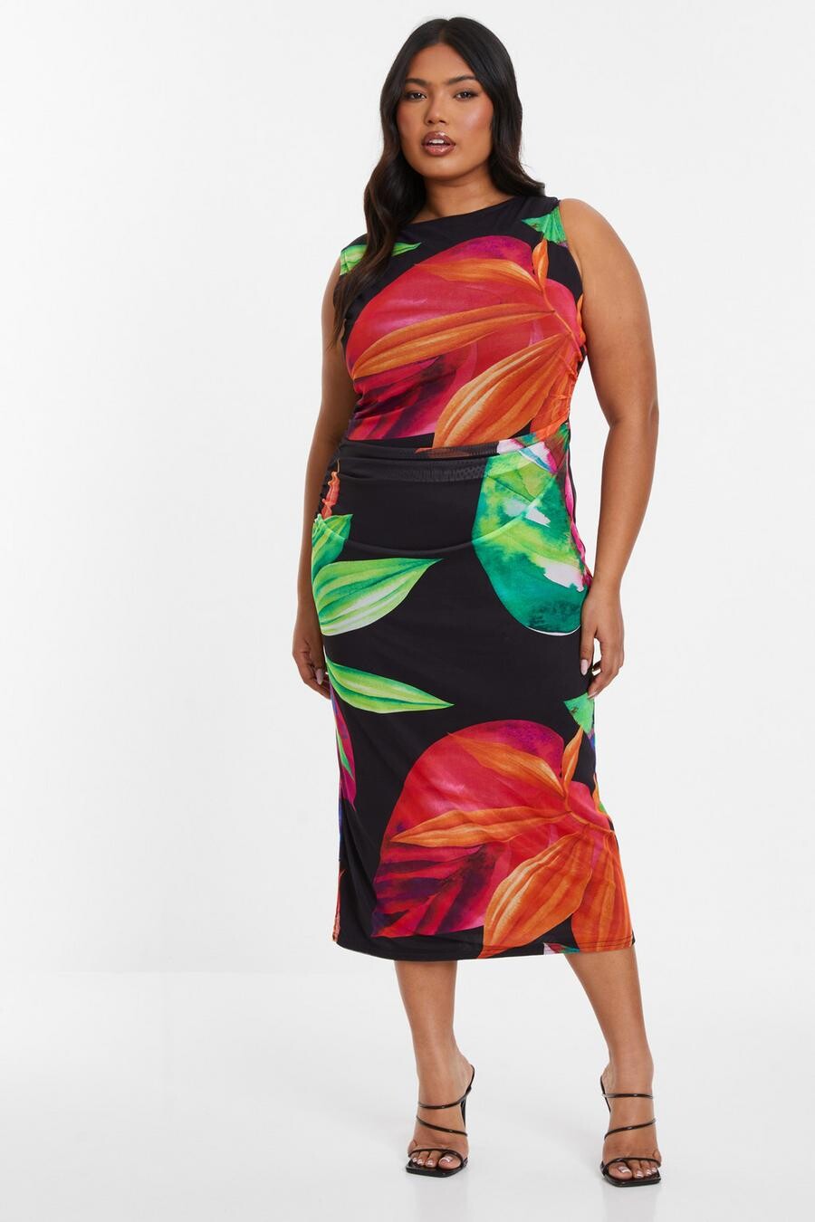 

Платье Midaxi Curve Black Tropical с круглым вырезом QUIZ Clothing