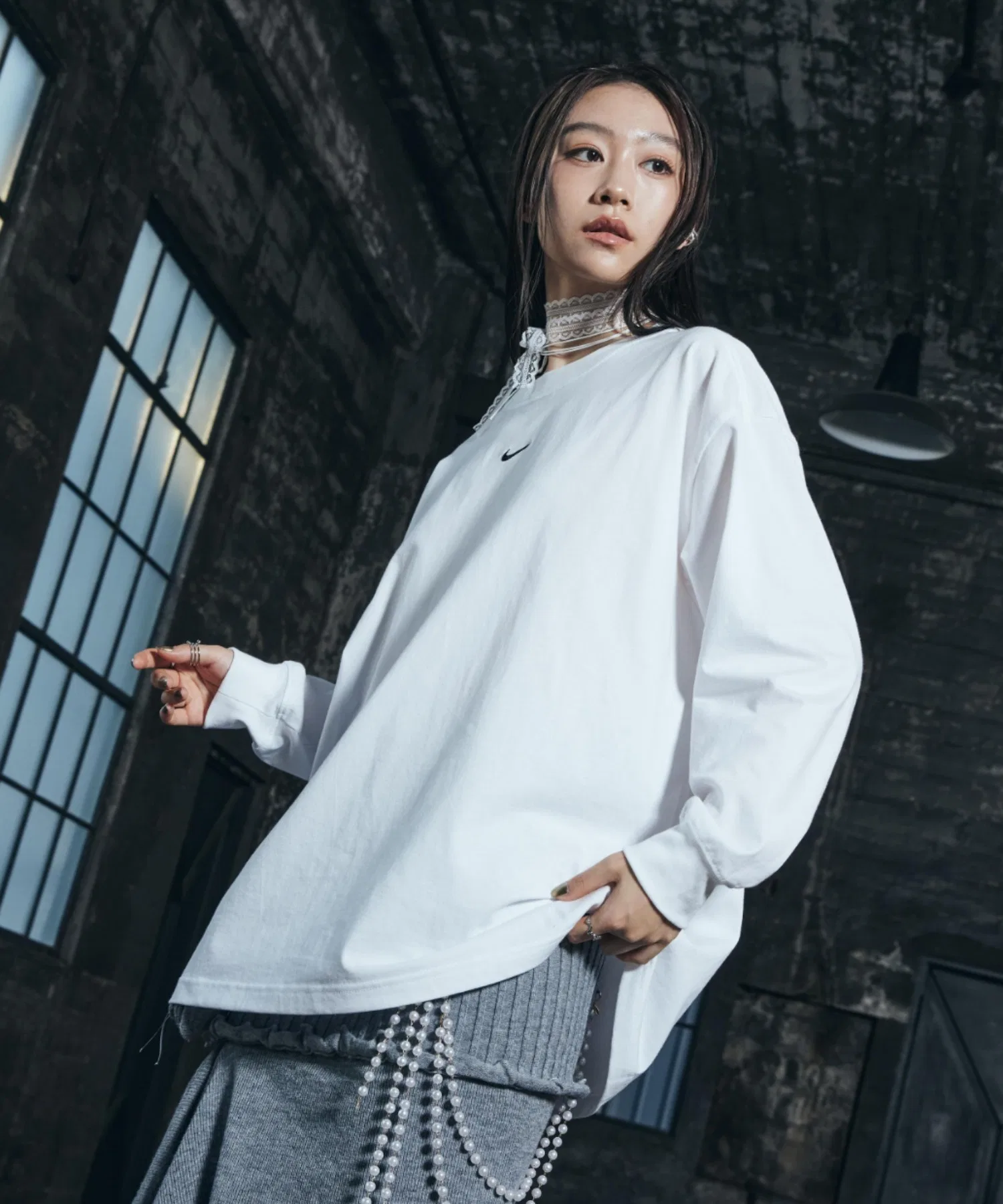 Женская футболка NIKE Oversized с длинным рукавом белая — фото 3