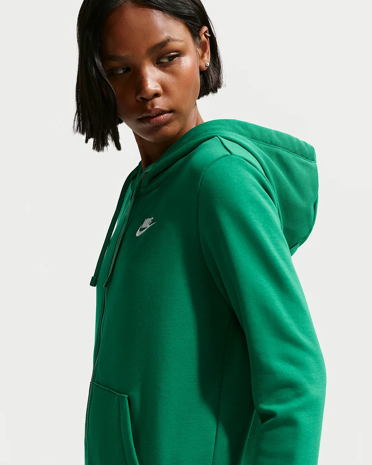 Женская флисовая худи Nike Sportswear Club Fleece на молнии, Malachite/White — фото 2