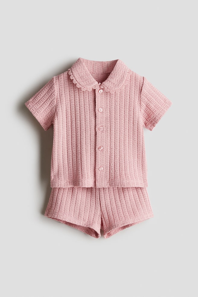 

Комплект из 2-х предметов: рубашка и шорты H&M, розовый