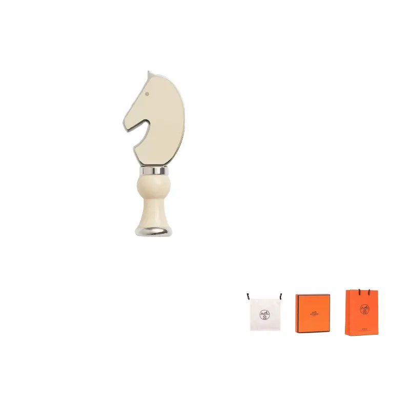 

HERMES Палладированная металлическая брошь Unisex White