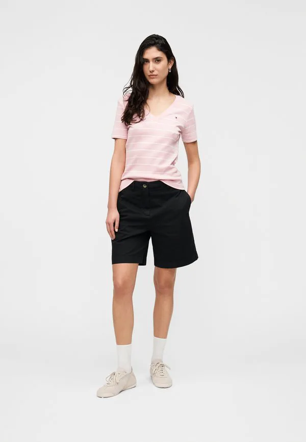 Выстиранные обычные шорты-чиносы Tommy Hilfiger, Black — фото 2