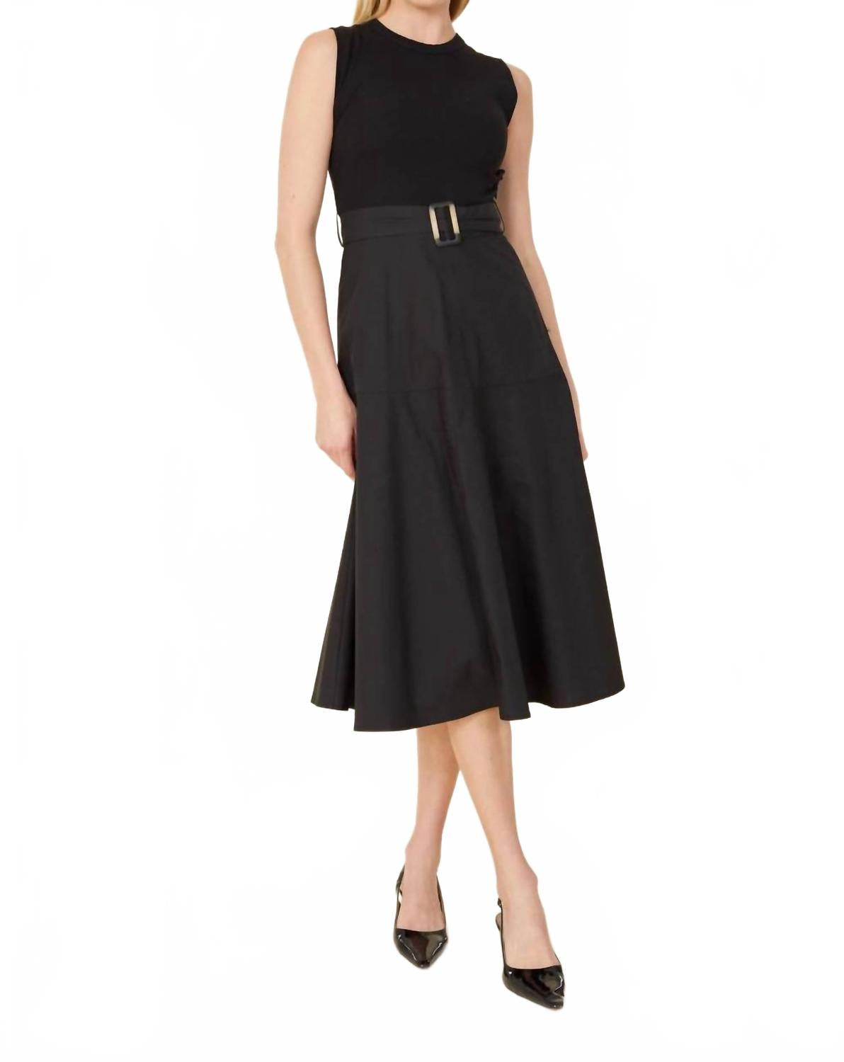 

Рибленое вязаное платье миди без рукавов плюс размера в черном цвете DOLCE CABO