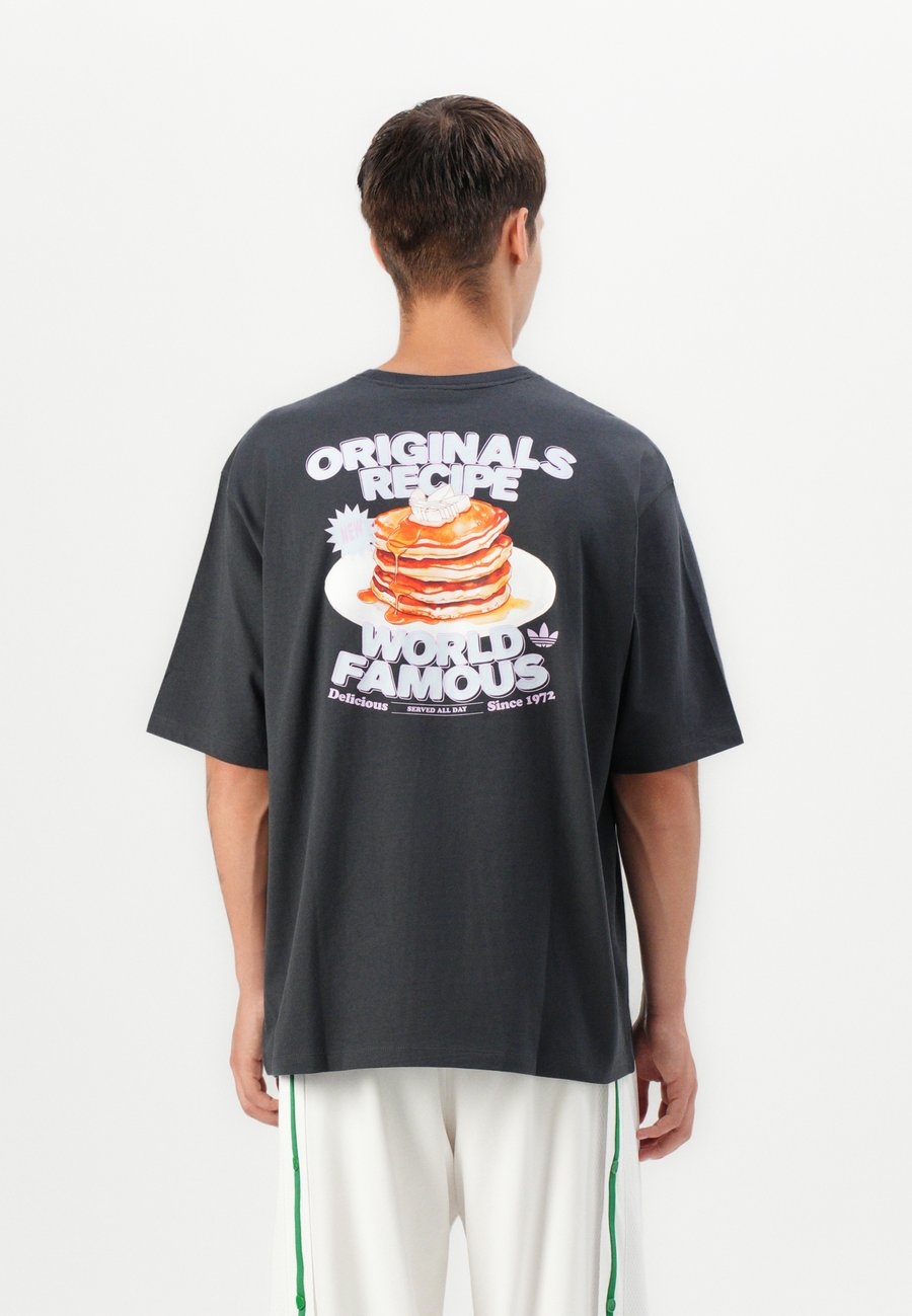 

Футболка Adidas Originals BREAKFAST TEE UNISEX, Anthracite
