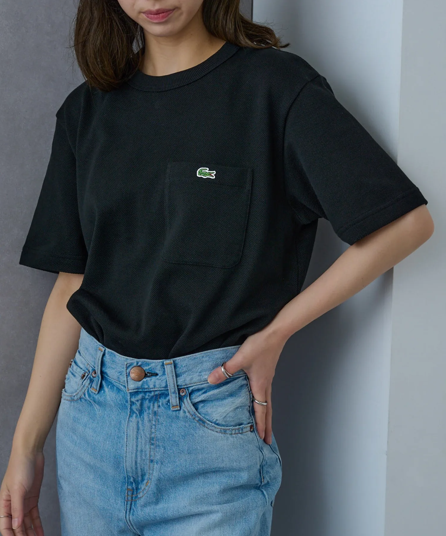 Мужская футболка Lacoste из хлопка с карманом TH4921 хаки — фото 4