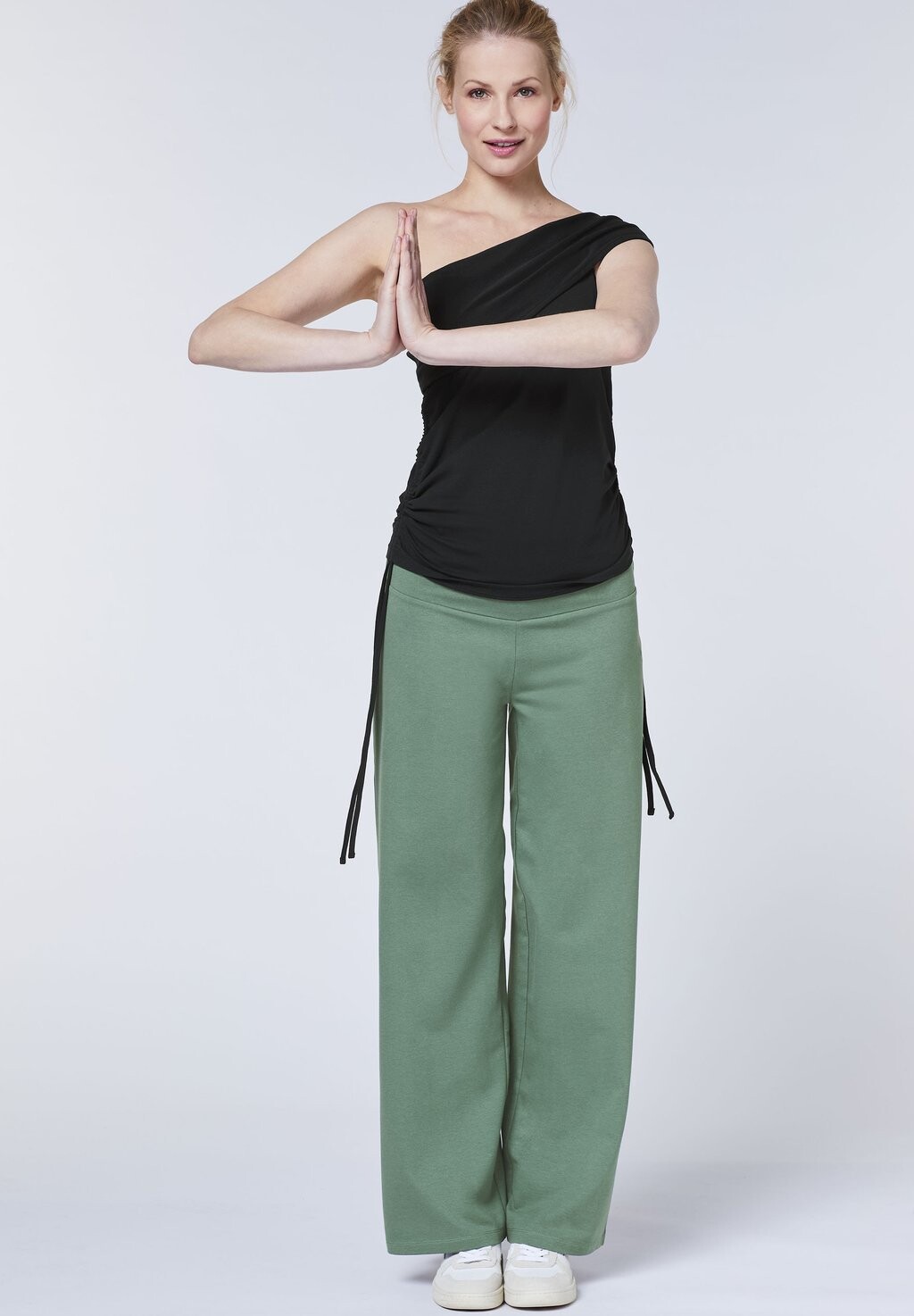 

Топ YOGA BY CARO CULT Detto Fatto, черный