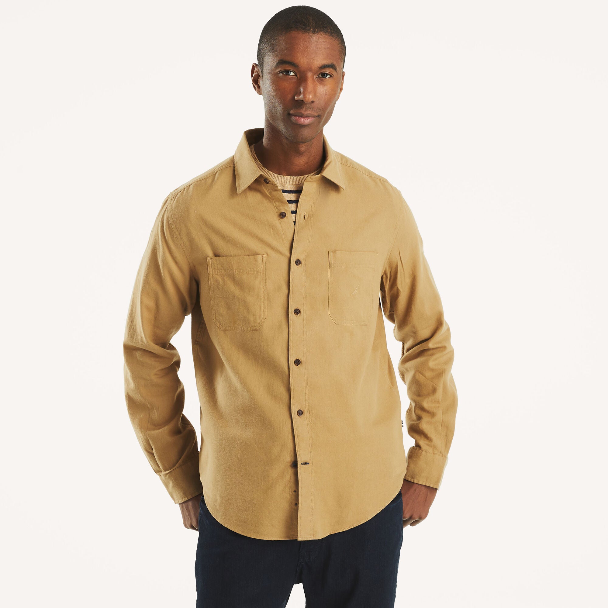 

Nautica Мужская однотонная рубашка, цвет coastal brown