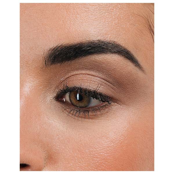 Палитра теней для век матовых и мерцающих оттенков нюдового оттенка INGLOT My True Self Eyeshadow Palette — фото 2