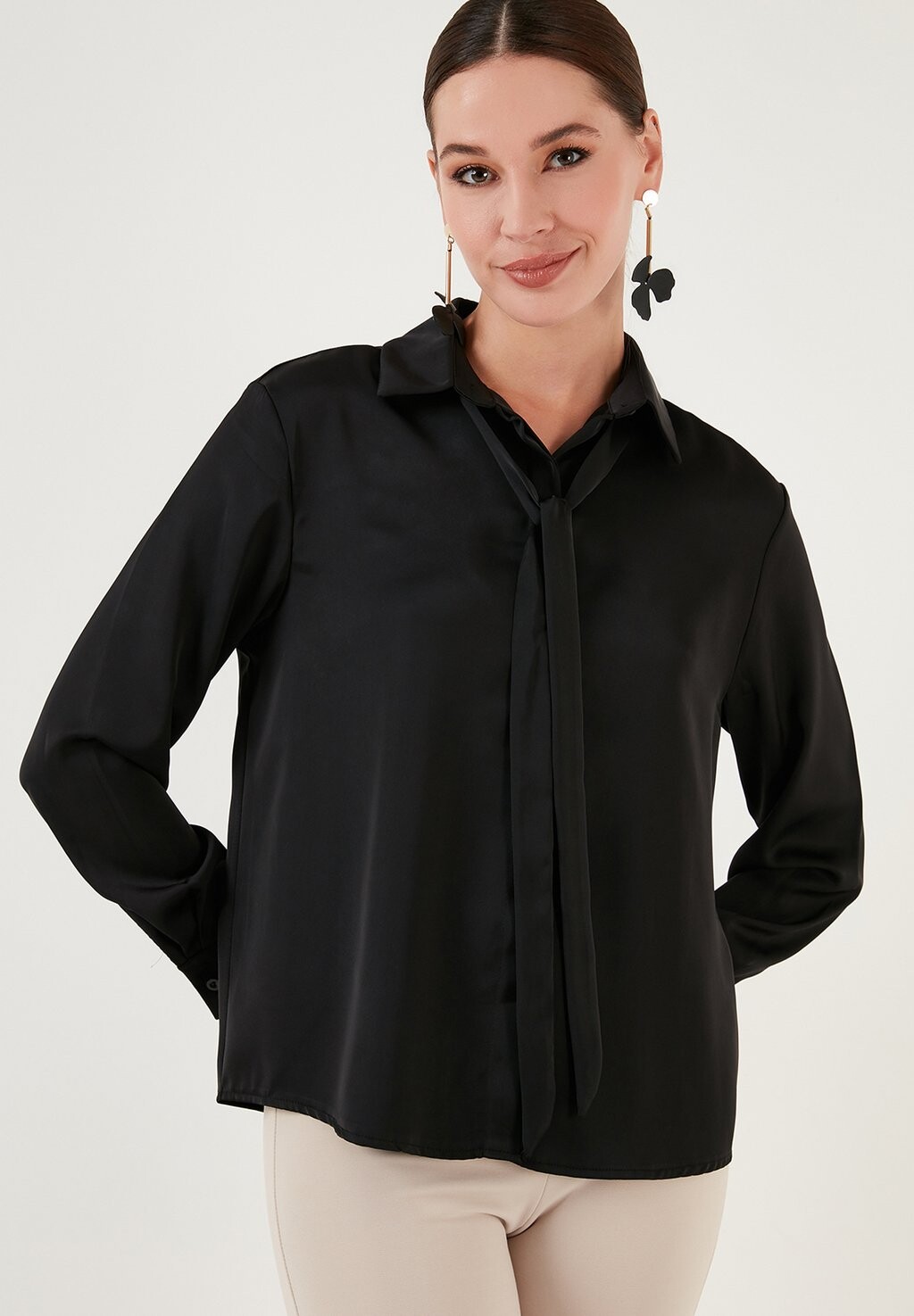 

Блузка на пуговицах REGULAR FIT LELA, черный