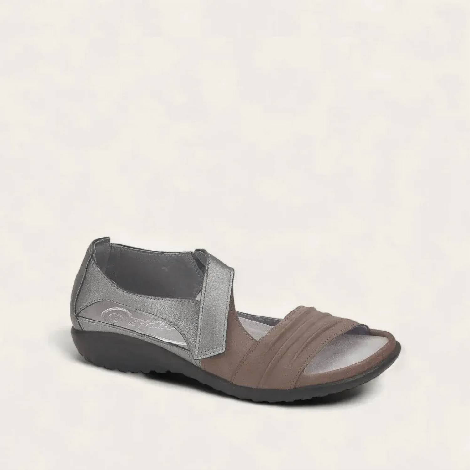 Женские сандалии Papaki из нубука цвета гриб шиитаке NAOT, Shitake Nubuck