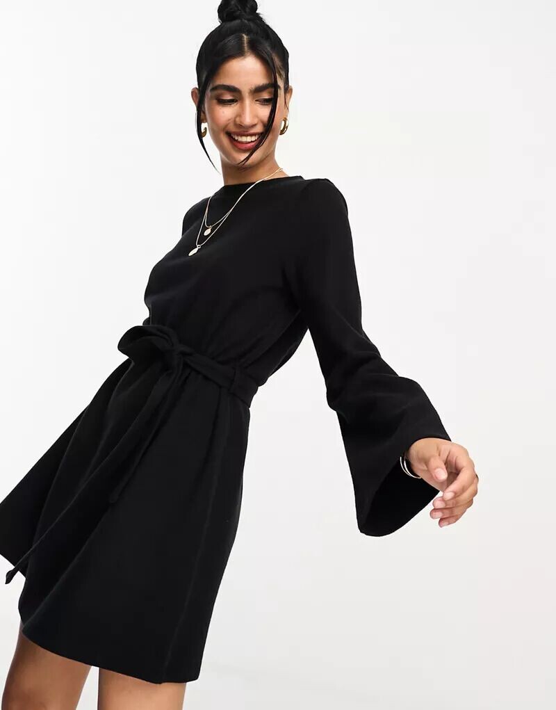 

ASOS — пушистое супермягкое расклешенное платье-свитер черного цвета с поясом