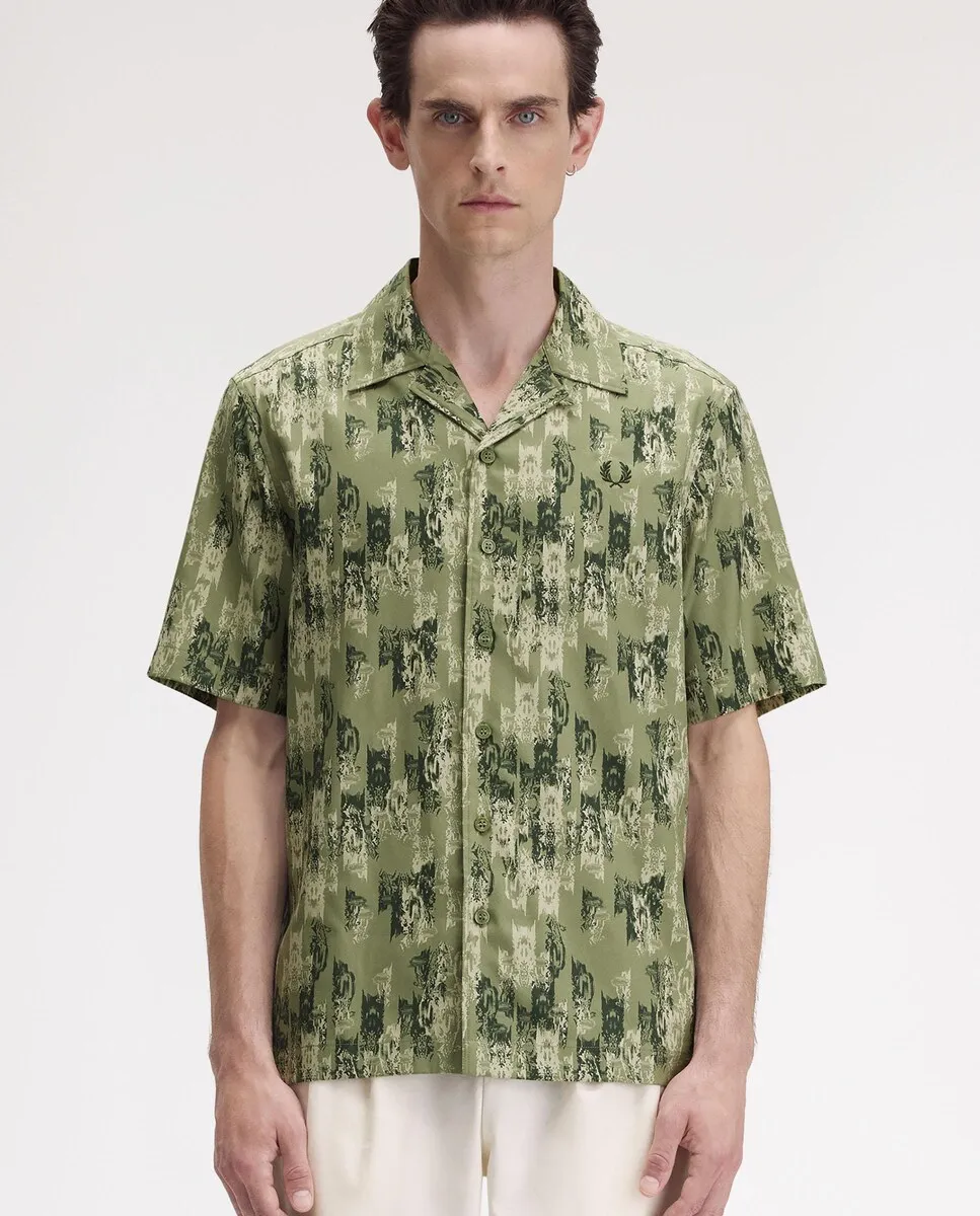 

Мужская рубашка с коротким рукавом с абстрактным принтом Fred Perry, зеленый