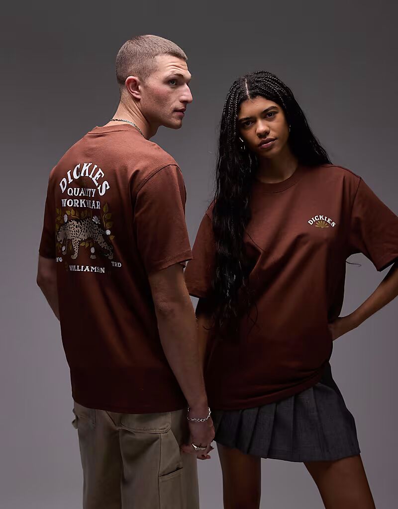 

Футболка Dickies Fort Lewis с графическим принтом на спине в цвете капучино-коричневый