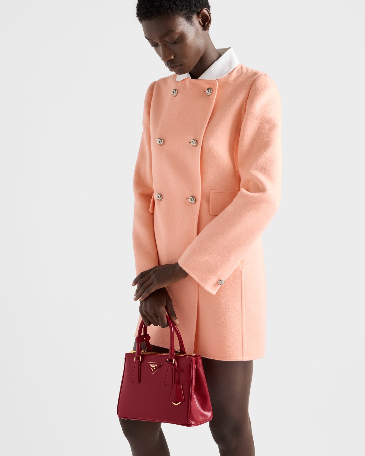 Маленькая сумка Prada Galleria из лакированной сафьяновой кожи Prada, вишнево-красный — фото 2