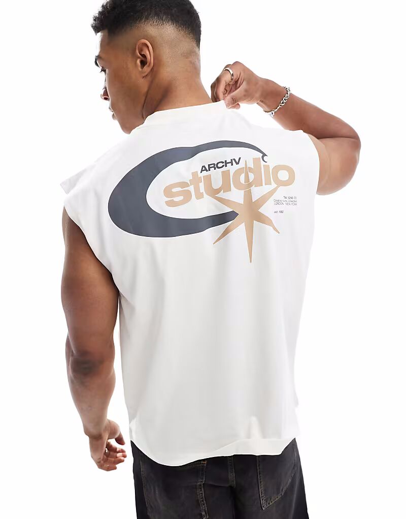 

Майка ASOS DESIGN большого размера с графическим текстом «улица» белого цвета