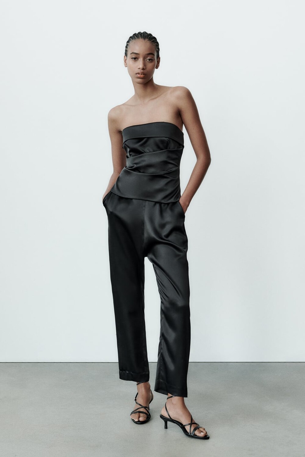 

Атласный топ без бретелек ZARA, черный