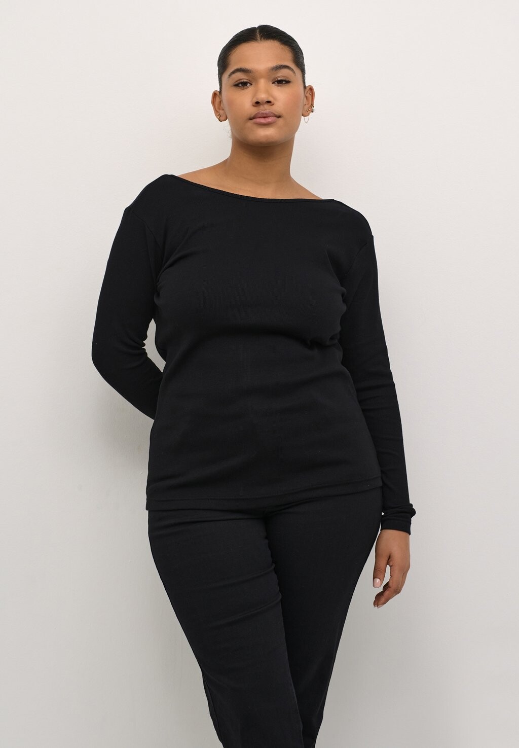 

Вязаный свитер CARINA OLIVA Kaffe Curve, цвет black deep