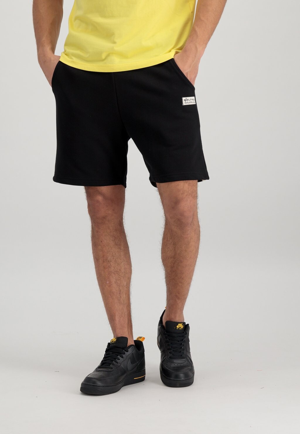 

Шорты Alpha Industries, черный