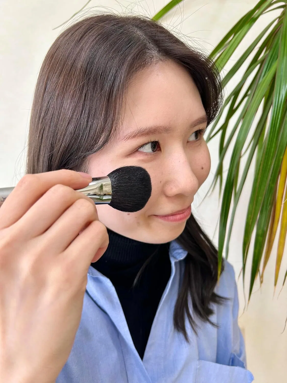 Кисть для румян Kumano Brush Sakura Series, из козьей шерсти, серебристая