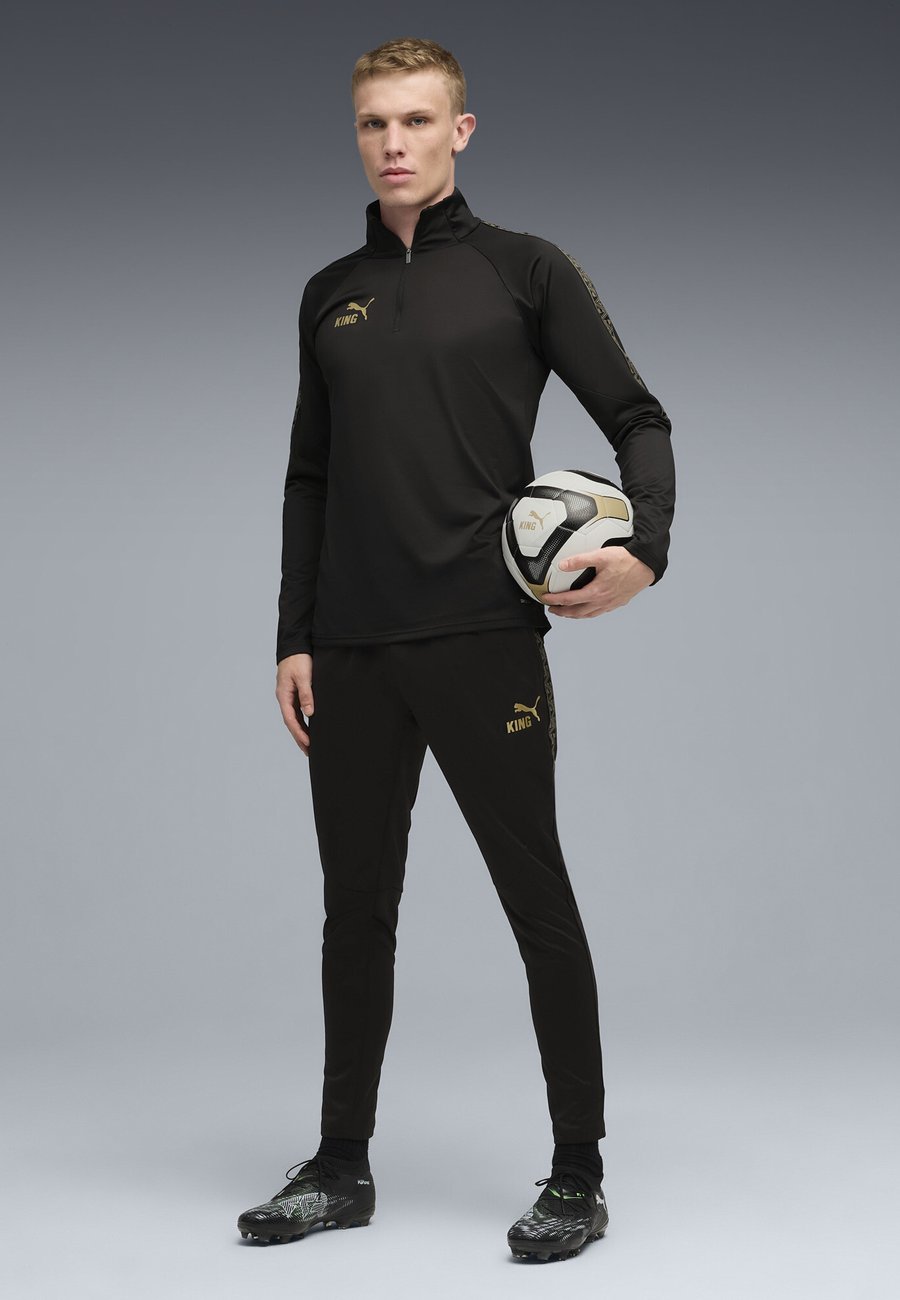 

Футболка Puma KING TOUCH 1/4 ZIP, Black- Gold/Black, Черный, Футболка Puma KING TOUCH 1/4 ZIP, Black- Gold/Black