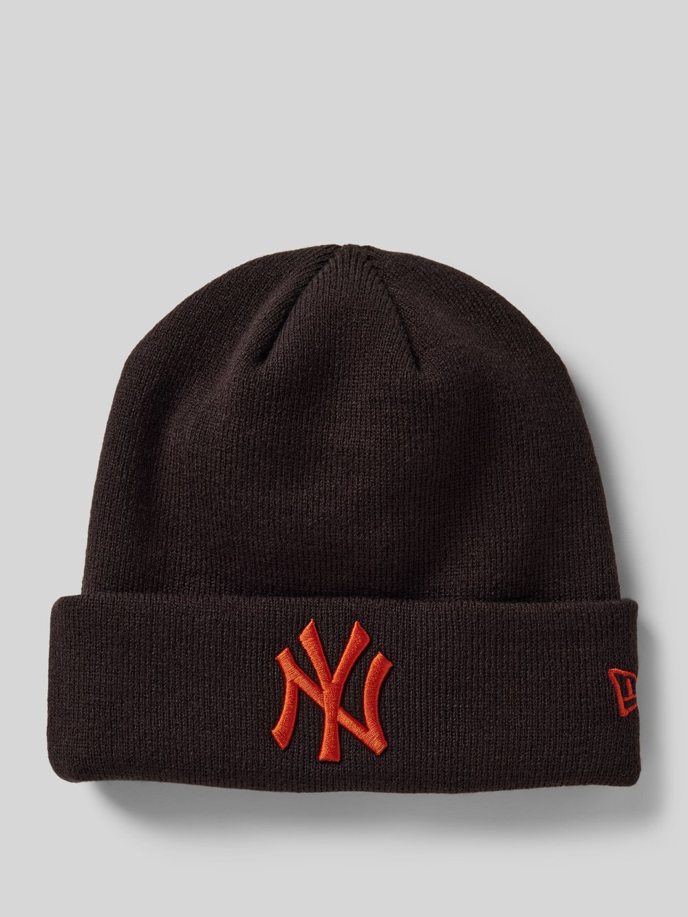 

Шапка с этикеткой New Era, черный
