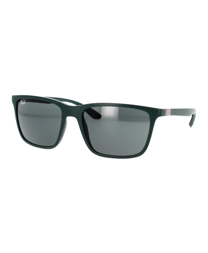 

Стильные солнцезащитные очки с темными линзами. Ray-Ban, зеленый