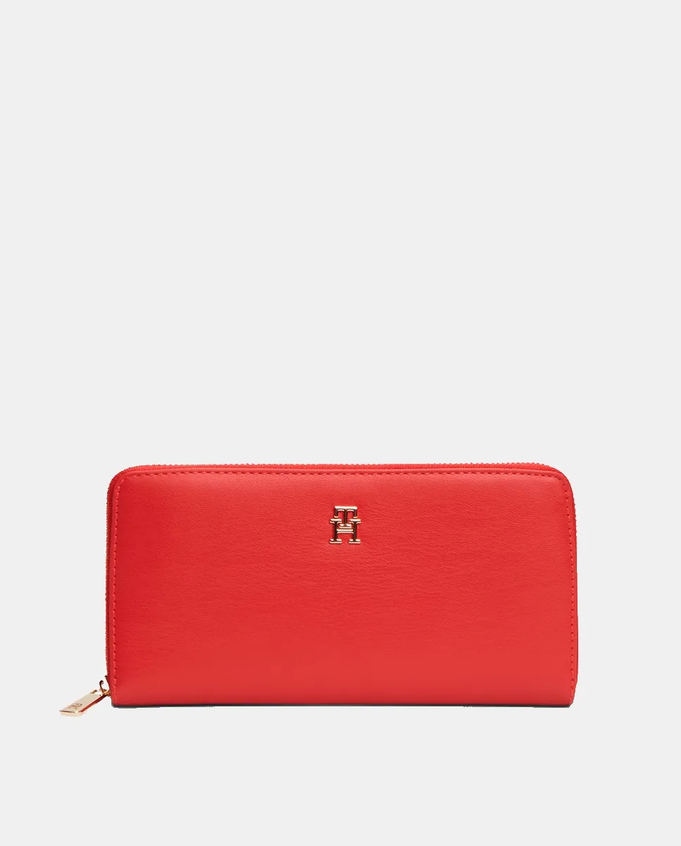 

большой кошелек красного цвета с логотипом Tommy Hilfiger