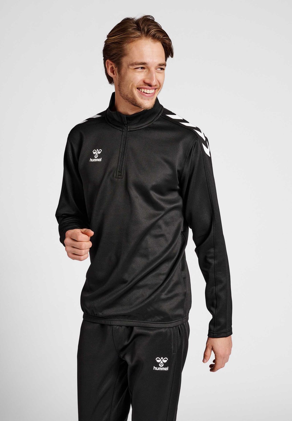 

Лонгслив CORE XK ZIP Hummel, черный