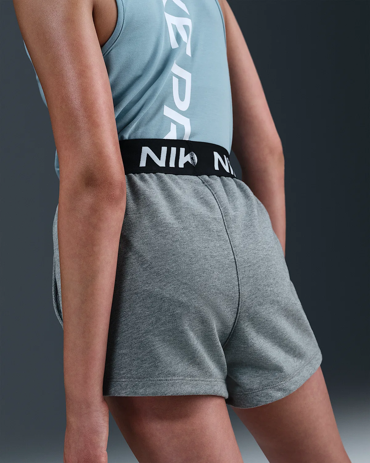 Детские шорты Nike Pro Fleece Dri-FIT для девочек, Carbon Heather/Dark Steel Grey/Black/White — фото 3