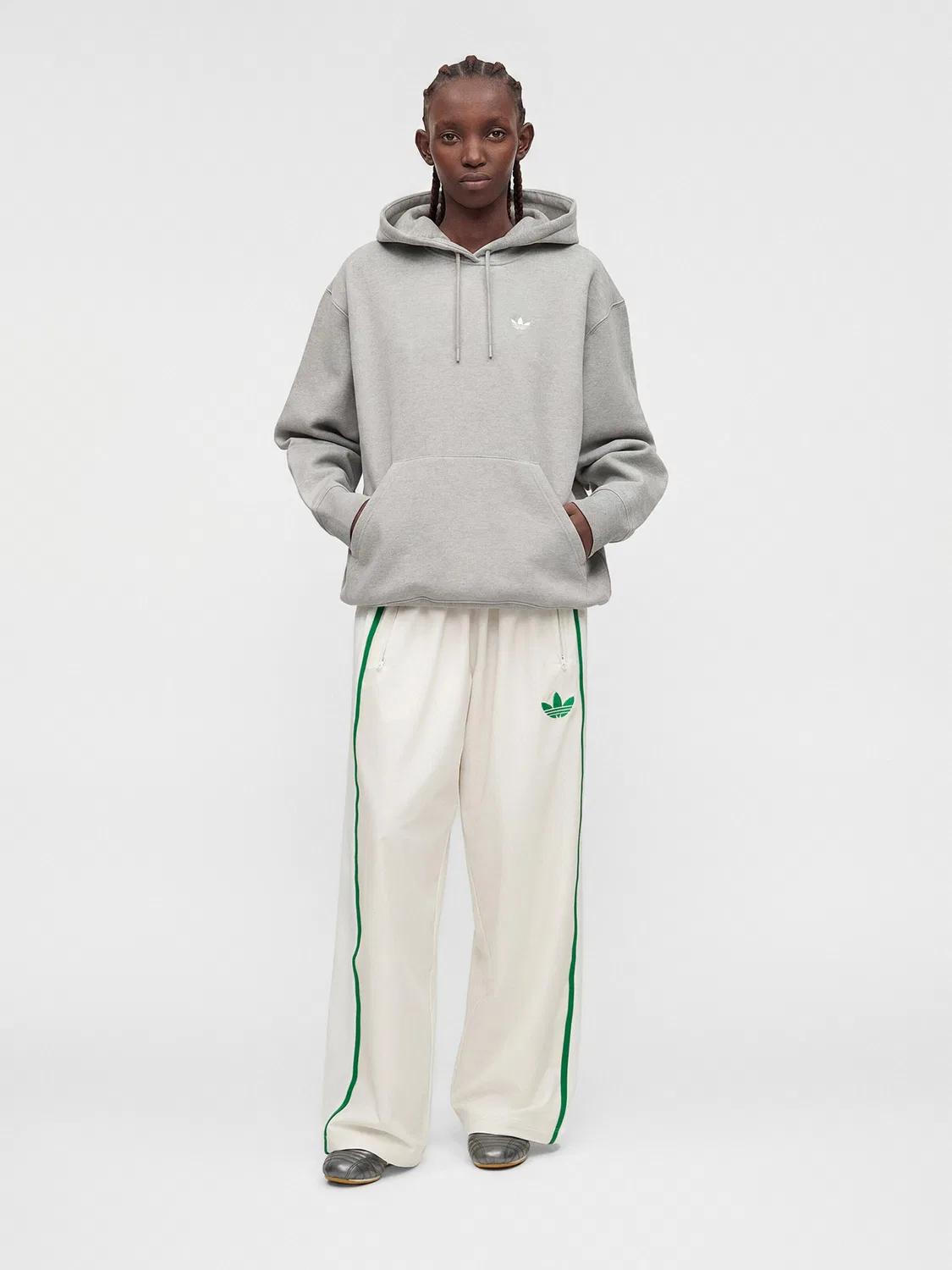 Толстовка Adidas Originals Essentials светло-серого цвета — фото 3