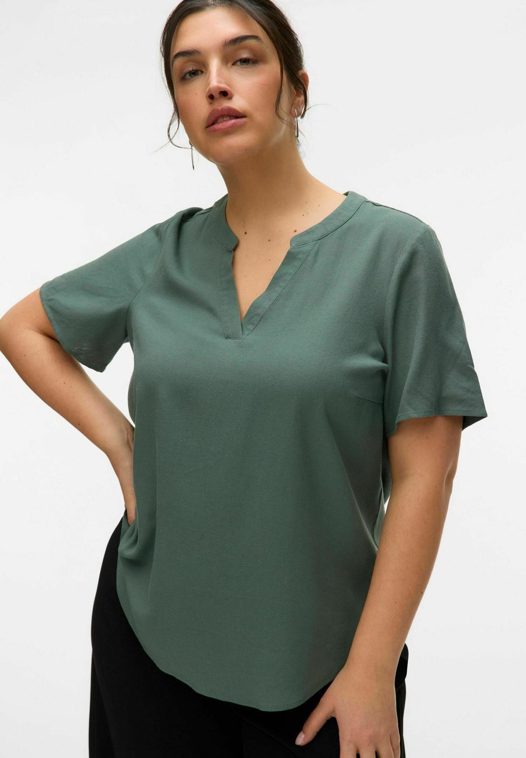 

Блуза Vero Moda Curve, цвет Laurel Wreath