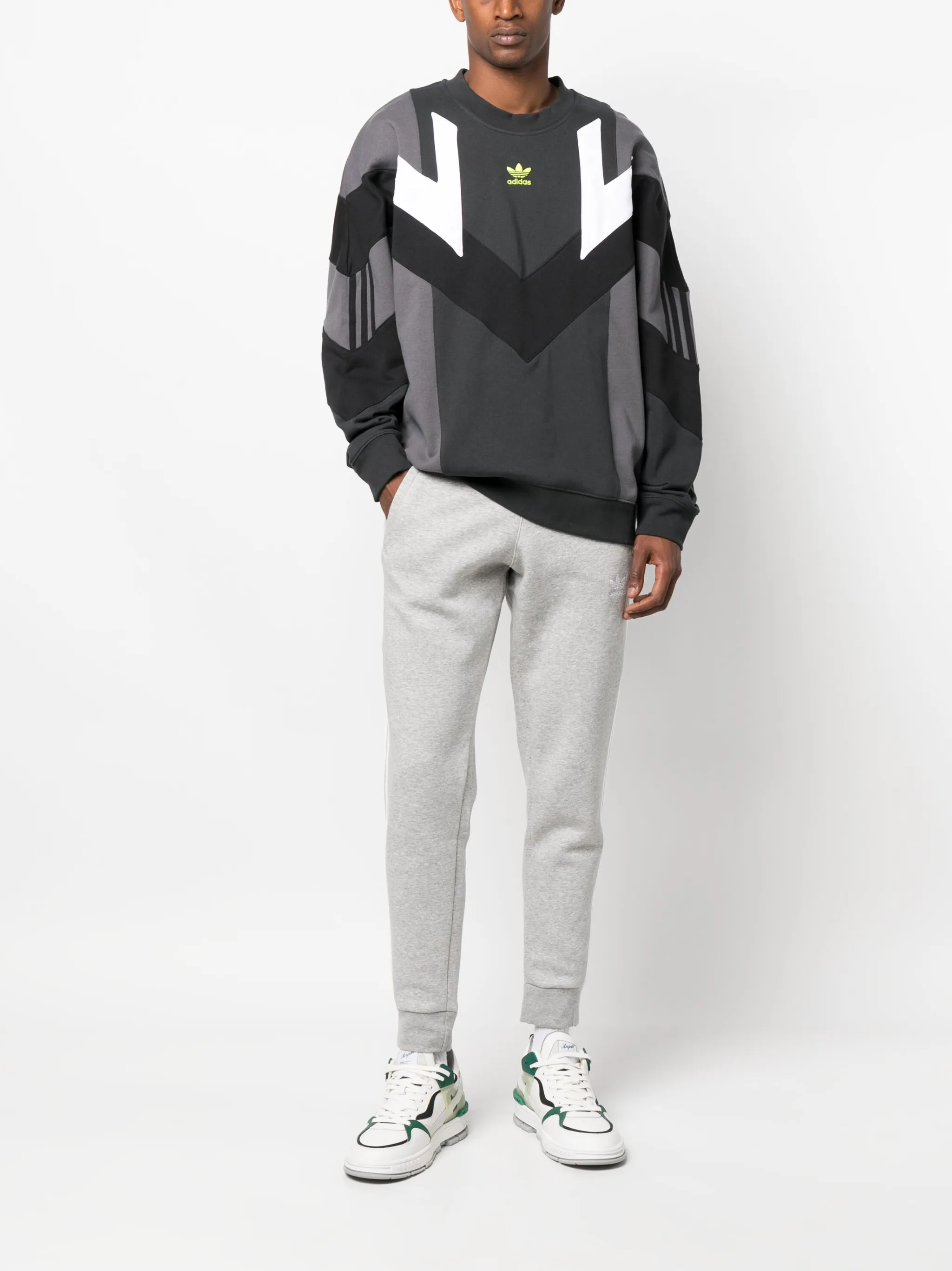 Зауженные спортивные брюки Adidas, серый — фото 2