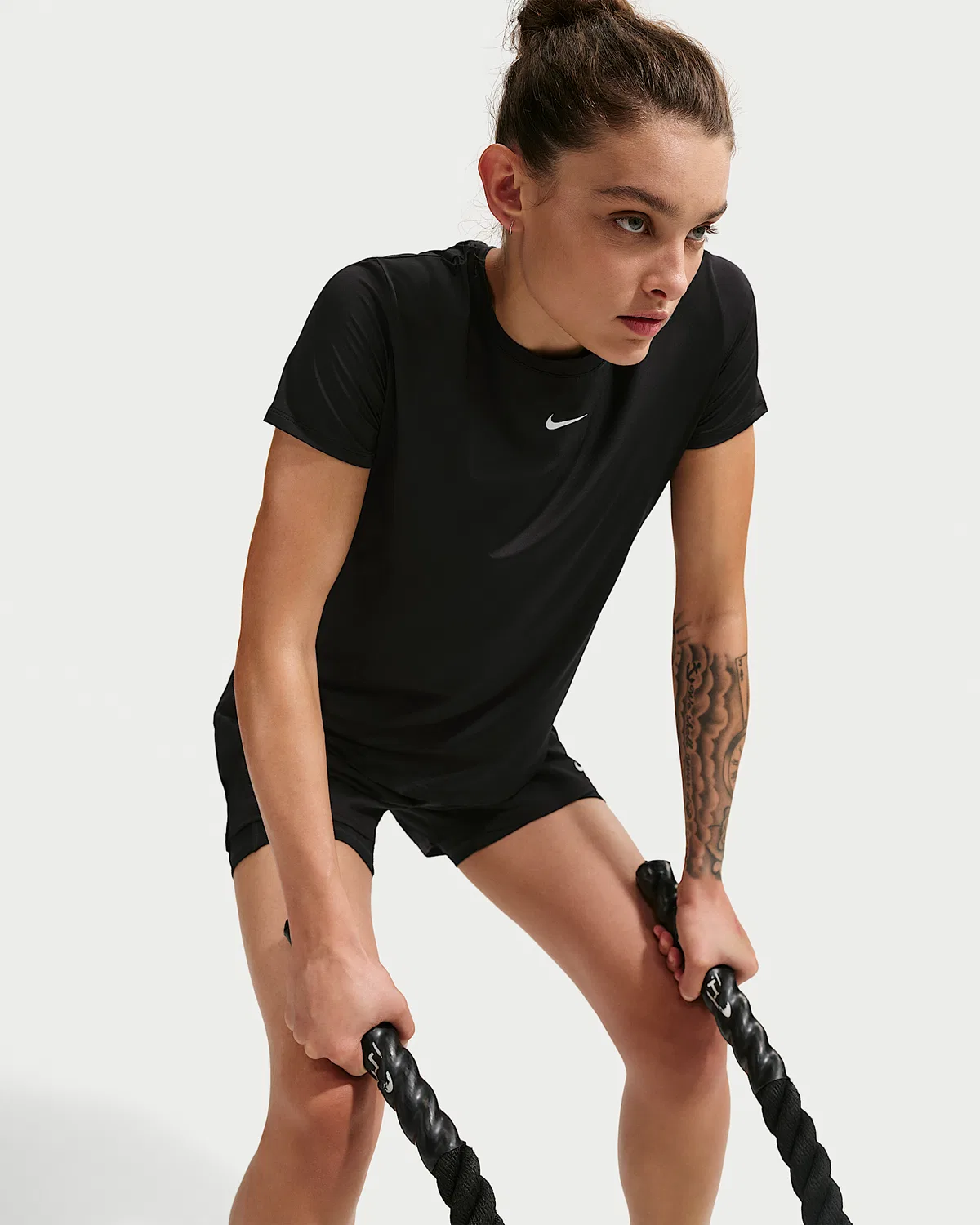 Женский топ Nike One Classic с коротким рукавом Dri-FIT, Black/White — фото 3