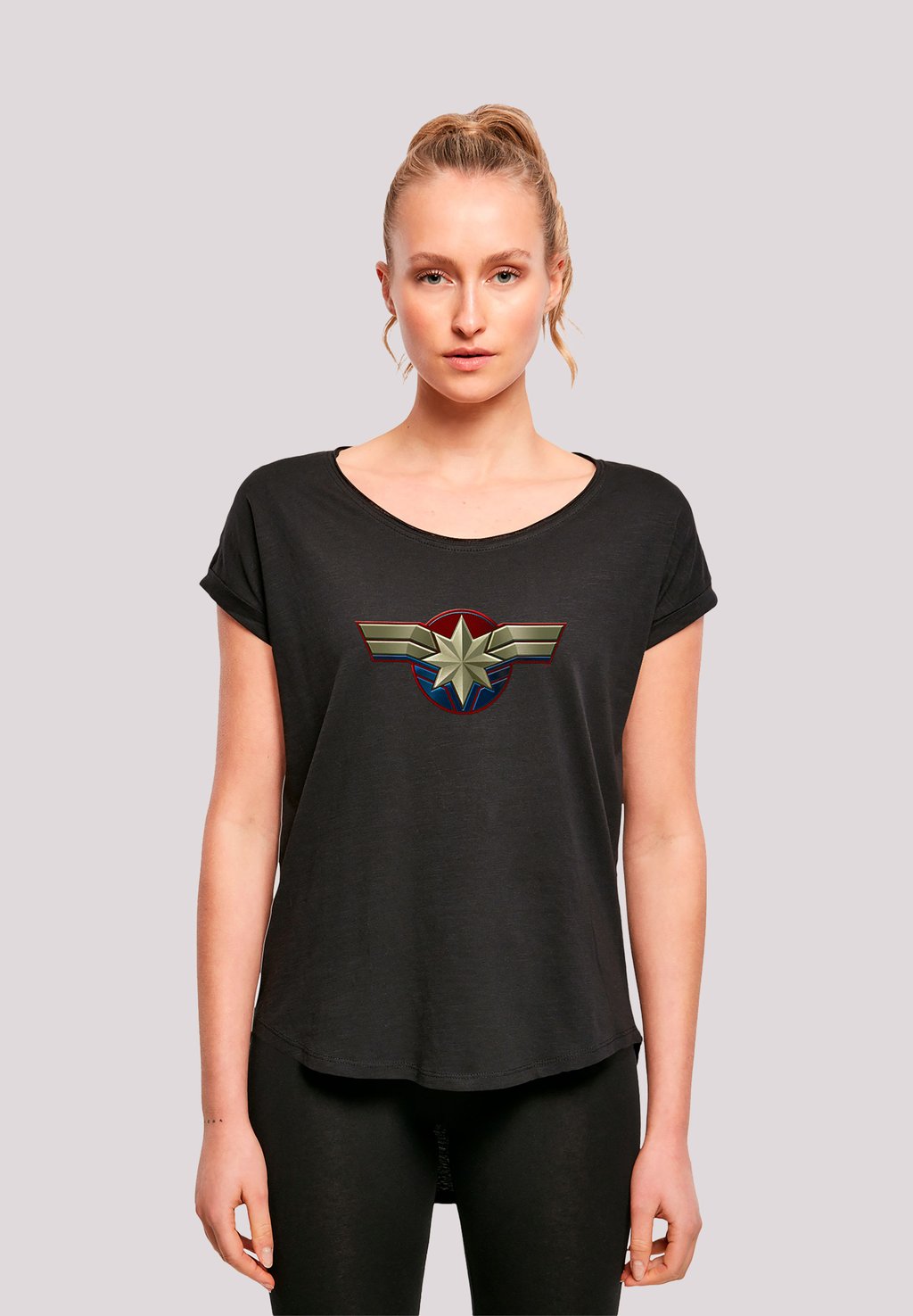 

Футболка с принтом MARVEL CAPTAIN MARVEL CHEST EMBLEM F4NT4STIC, черный