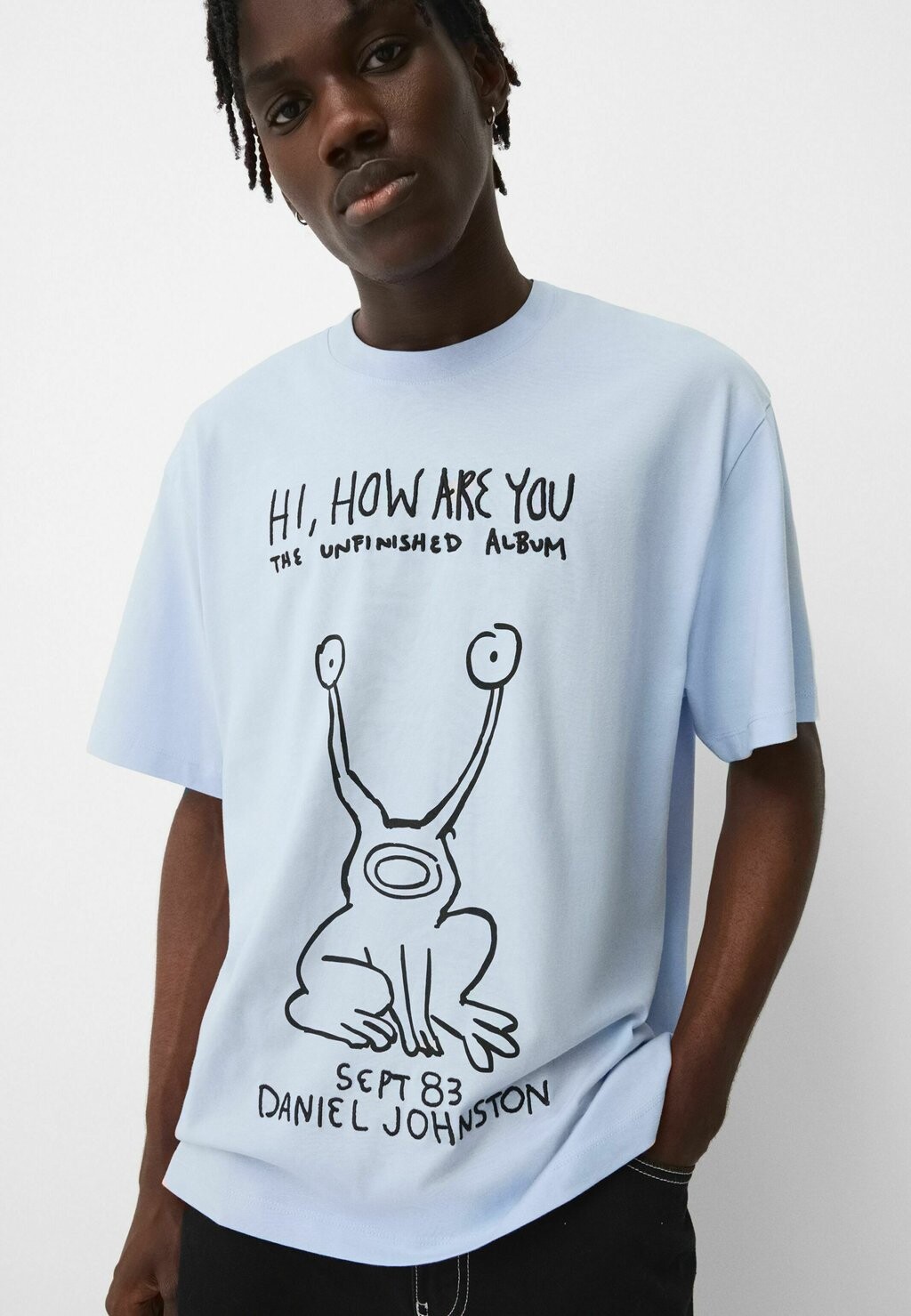 

Футболка с принтом DANIEL JOHNSTON Bershka, светло-голубой