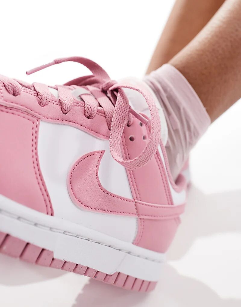 Кроссовки Nike Dunk Low NN белого и розового цветов — фото 2