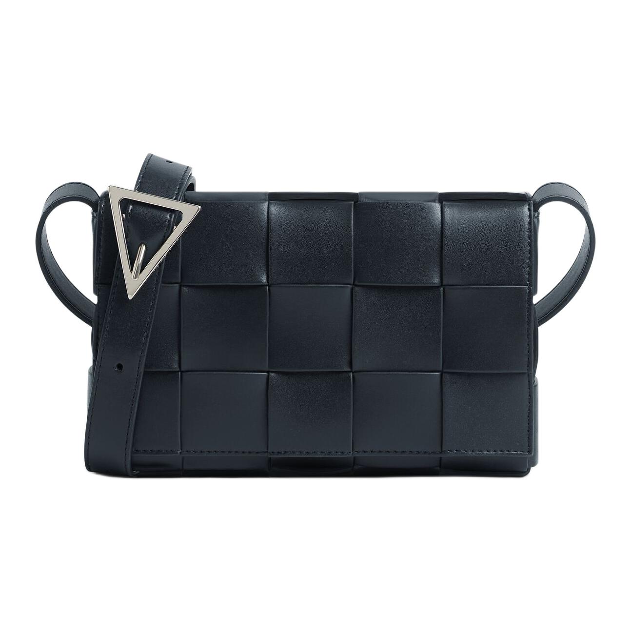 

Bottega Veneta Кожаная наплечная сумка через плечо мужская в темном сером и серебристом цвете
