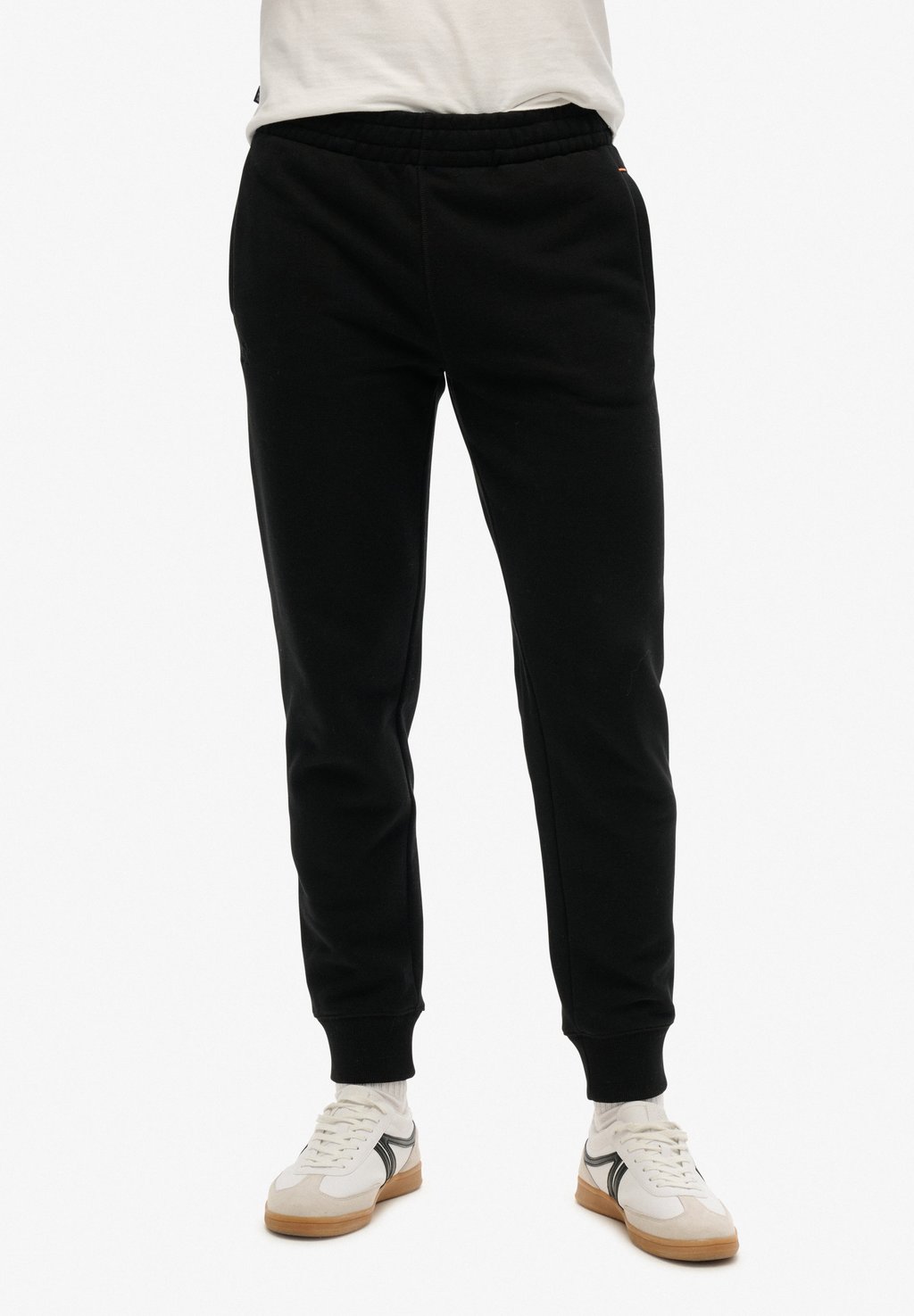 

Спортивные штаны ESSENTIAL LOGO JOGGERS Superdry, черный