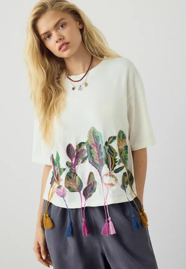 Футболка Next Regular fit graphic embroidered vegetable tassel short sleeve t-shirt, цвет экрю